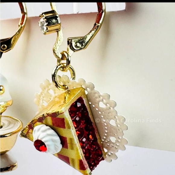 NWT Betsey Johnson Pie and Mixer Earrings - Picture 4 of 5